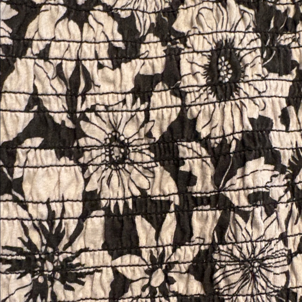 American Eagle Floral Black and White Women's Crop Top - Picture 4 of 5